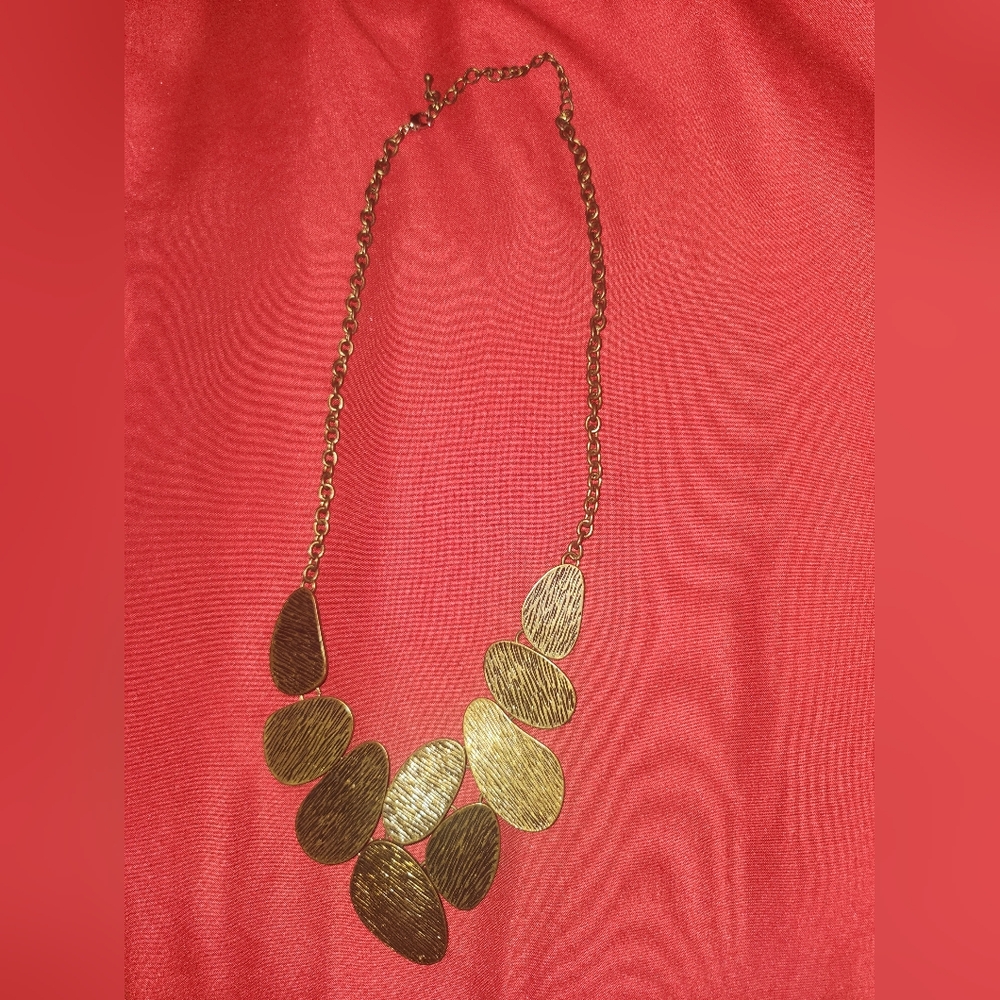 Elegant Gold-Toned Necklace